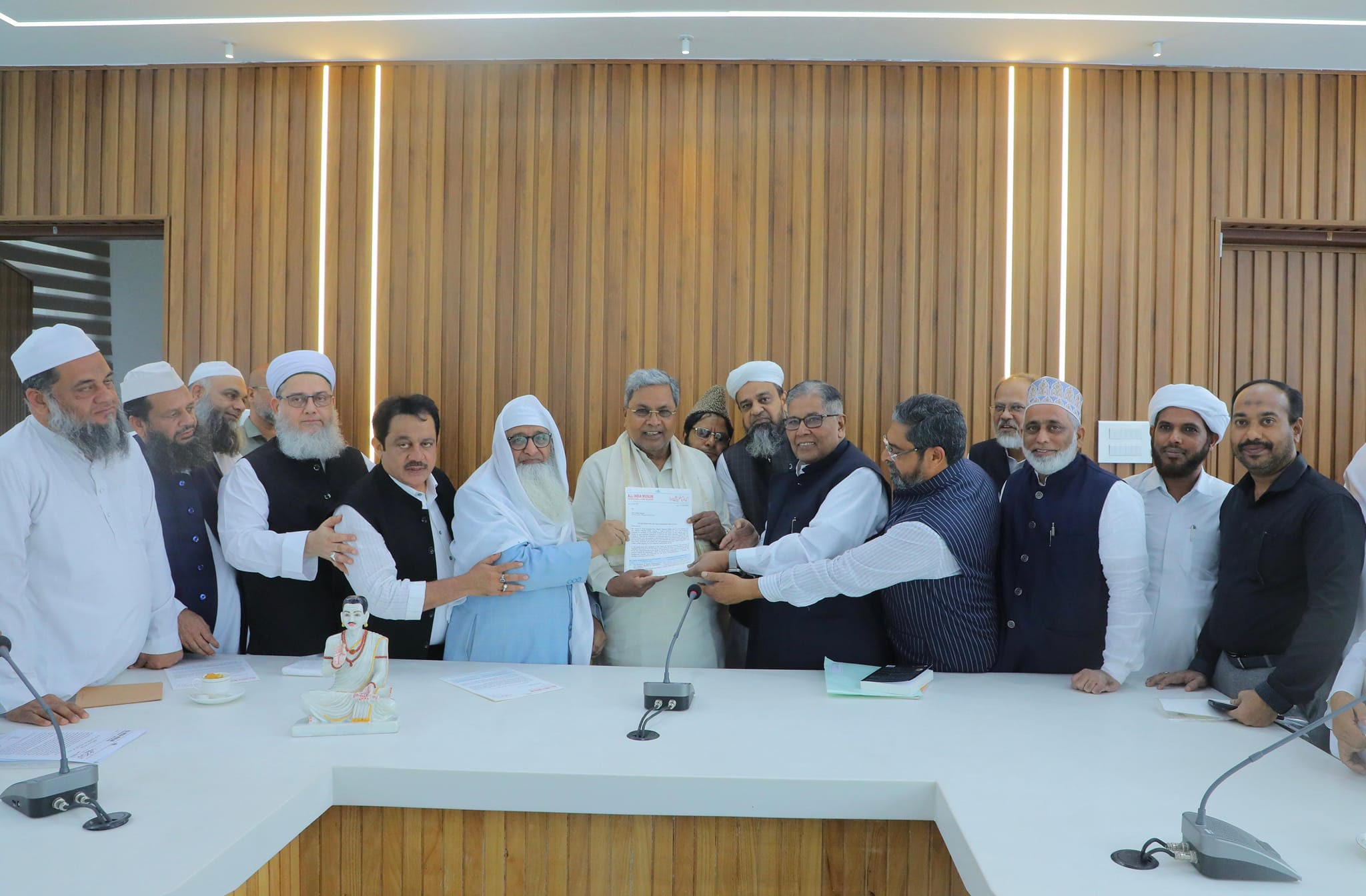 Maulana Mohammed Fazlurrahim Mujaddidi met with Chief Minister Siddaramaiah