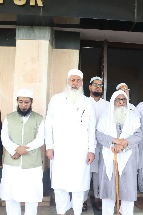 Independence-Day-Celebration-at-Jamea-Tul-Hidaya,-Jaipur-with-the-flag-hoisting-ceremony2